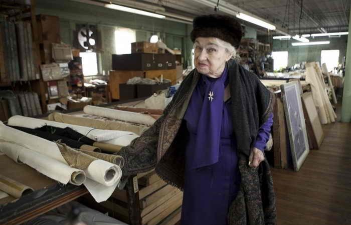 Графиня Татьяна Бобринская в своей мастерской по производству дизайнерских обоев Zina Studios, Маунт-Вернон, штат Нью-Йорк. Фото: Samira Bouaou/Epoch Times | Epoch Times Россия