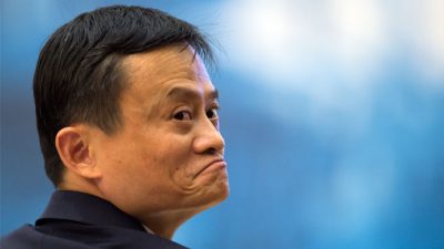Глава компании Alibaba Джек Ма на церемонии открытия Всемирной конференции по управлению Интернетом в Учжэне 19 ноября 2014 года. Alibaba потеряла $20 млрд рыночной капитализации 29 января 2015 года после претензий китайского регулятора. Когда-то полезные политические связи компании сработали против неё. Фото: Fabrice Coffrini/AFP/Getty Images