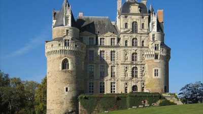 Замок Бриссак и призрак Зелёной Дамы (видео)