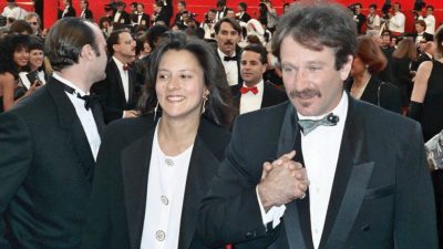 Робин Уильямс и жена Марша на красной дорожке 61-й ежегодной церемонии вручения премии Оскар, 1989. Alan Light/wikipedia.org/CC BY 2.0