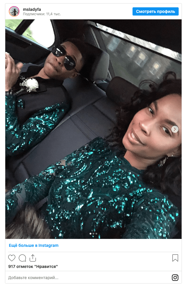 Вместо девушки выпускник пригласил на бал маму. Пара затмила всех