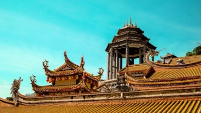 Богатые предки помогали пострадавшим людям и этим обеспечили счастливое будущее трём поколениям