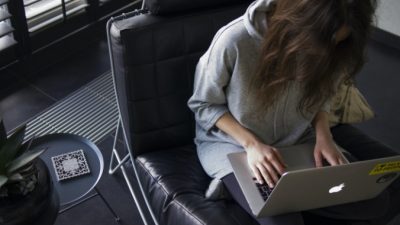 Из 17 писем-отказов аспирантка сшила юбку и пошла в ней на защиту диссертации. То-то члены комиссии удивились!