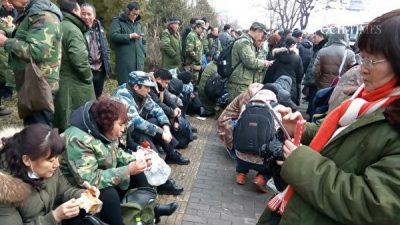 Более 10 тысяч бывших военнослужащих собрались в Пекине с требованием соблюдения их прав