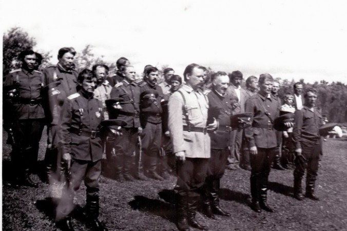 Первый Большой казачий круг. Енисейск, 1991 г. В центре Ветров Альберт Тимофеевич, справа от него Пуртов Александр Иосифович. Фото предоставлено Александром Пуртовым | Epoch Times Россия