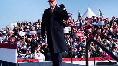 Битва за президентское кресло продолжается. Число нарушений растёт, и Трамп всё больше уверен в победе