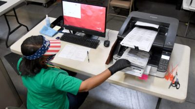 Фальшивая демократия. Или как мошенничество на выборах в США подорвало доверие к системе