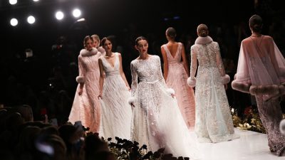 Воздушные наряды от Chloé на Неделе моды в Париже