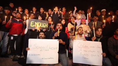 В захваченной талибами* пакистанской школе погибли более 100 учеников