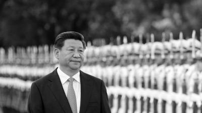 Лидер компартии Китая Си Цзиньпин присутствует на церемонии встречи лидеров Малайзии у Большого зала народных собраний в Пекине, Китай, 4 сентября 2014 года. Си усилил свой контроль над Политической и правовой комиссией с прямым управлением, сообщают государственные СМИ 23 октября 2014 г. (Lintao Zhang / Getty Images)