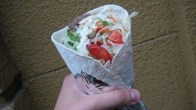 Бесплатная шаурма за пятёрки. Школьники Челябинска прыгают от радости и (естественно) учатся лучше!