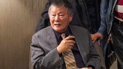 Отец китайской демократии поддерживает иски против бывшего главы КПК