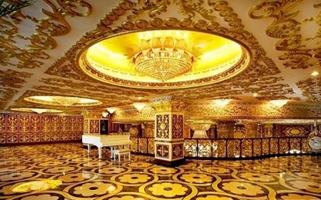 Государственная компания в Китае оформила офис в стиле Версаля Государственная компания в Китае оформила офис в стиле Версаля. Фото: STR/AFP/Getty Images