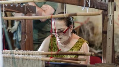 Только один человек на планете знает древний секрет производства морского шёлка