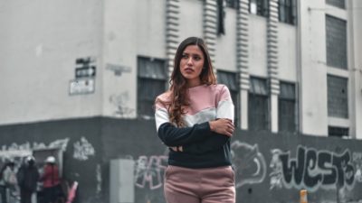 13 поз, которые выдадут вас «с потрохами» наблюдательному собеседнику