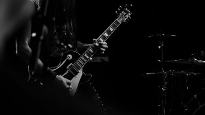 «Зажги меня»: синдром мотылька, летящего на огонь