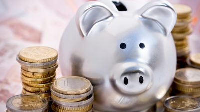 Спортивный репортёр нашёл свою детскую копилку и решил отдать деньги нуждающимся. И это вызвало неожиданную цепную реакцию