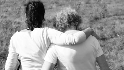 (Видео) Чтобы поддержать больную раком дочь, мама сделала то, что заставило плакать 4 млн пользователей интернета