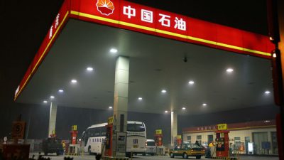 АЗС PetroChina в Пекине, 5 ноября 2007 года. Фото: Frederic J. Brown/AFP/Getty Images
