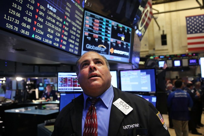 Маклер на Нью-Йоркской бирже (NYSE) 24 августа 2015 года. Фото: Spencer Platt/Getty Images