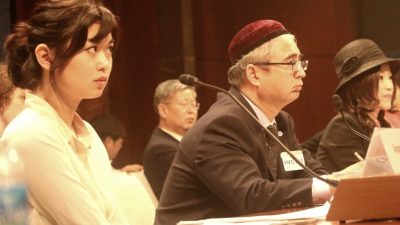 Длинная рука Пекина: как заставляют замолчать зарубежных критиков