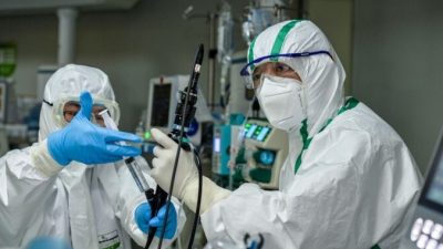 Пациенту с новым коронавирусом в Китае пересадили лёгкие. Но эксперты сомневаются в необходимости такой операции и в источнике органов