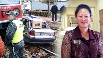 Поезд протаранил машину на переезде и протащил 40 метров, но женщина-водитель осталась невредимой