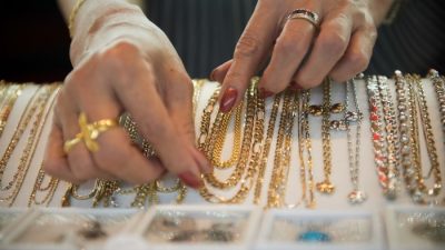 Золотые украшения могут вызвать депрессию