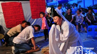 Искусство слёз: история плакальщицы