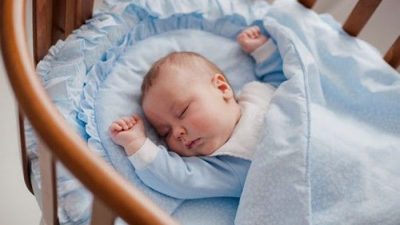 Ребёнок с доставкой на дом! 30 пожарных преподнесли сюрприз бездетной паре