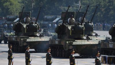 Военный парад на площади Тяньаньмэнь в Пекине, 3 сентября 2015 г. Фото: Greg Baker/AFP/Getty Images