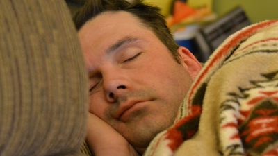 Недостаток сна может способствовать развитию болезни Альцгеймера