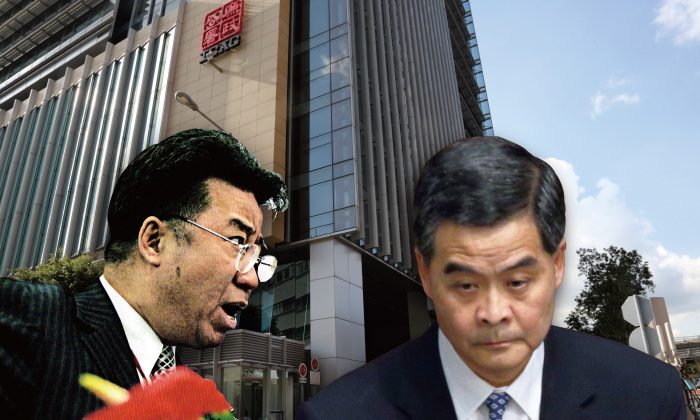 (Слева направо) Лью Мон-Хунг «Медведь из мечты» с CY Leung. (Составлено фото Epoch Times)