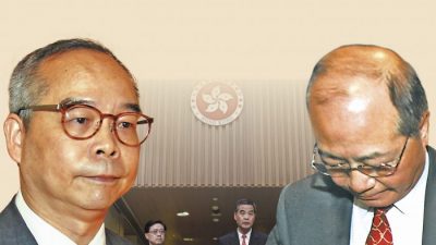 Два секретаря генерального директора Леунг Чун-ин, министр внутренних дел Лау Конг-ва и секретарь по образованию Эдди Нг Хак-ким оказались вовлечены в полемику. (Составлено Epoch Times)