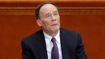 Секретарь Центральной комиссии по проверке дисциплины Ван Цишань на заключительном заседании Китайской народной политической консультативной конференции в Большом зале народных собраний