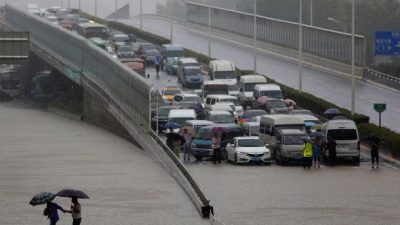 Наводнение в Ухане, центральный Китай, 6 июля 2016 г. Фото: Wang He/Getty Images