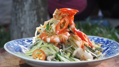 Салат из папайи с креветками. фото: Анастасия Мещерская/Великая Эпоха