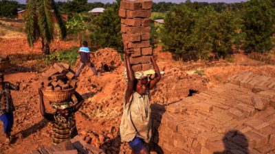 Почему коммерческие и государственные СМИ Китая дают разную информацию об африканских странах