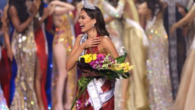 HOLLYWOOD, FLORIDA - MAY 16: Miss Mexico Andrea Meza is crowned Miss Universe 2021 onstage at the Miss Universe 2021 Pageant at Seminole Hard Rock Hotel & Casino on May 16, 2021 in Hollywood, Florida. (Photo by Rodrigo Varela/Getty Images)