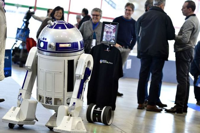 Пролог к восстанию машин. В Китае робот напал на человека Робот R2-D2. Фото: GERARD JULIEN/AFP/Getty Images | Epoch Times Россия