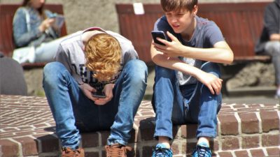 Центробанк хочет ввести «родительский контроль» за счетами подростков