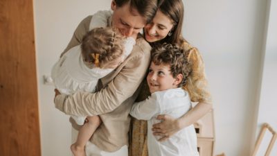 Рукопожатия и объятия полезны