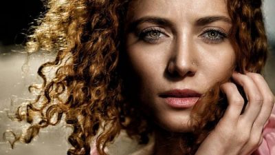 Красота из аптечки: аспириновый скраб, сухой шампунь из детской присыпки и витамин С для волос