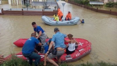Ливень затопил города  на черноморском побережье и смыл пляж (Видео)