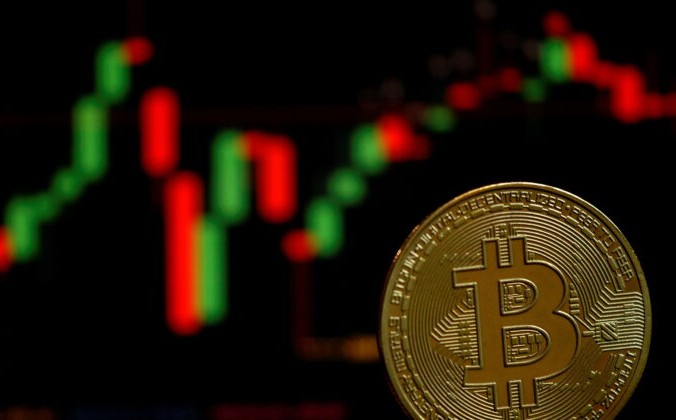 Инвестиции в криптовалюты не выдерживают критики Центробанка Изображение виртуальной криптовалюты биткоин, 14 июня 2021 года. REUTERS / Edgar Su / Illustration | Epoch Times Россия