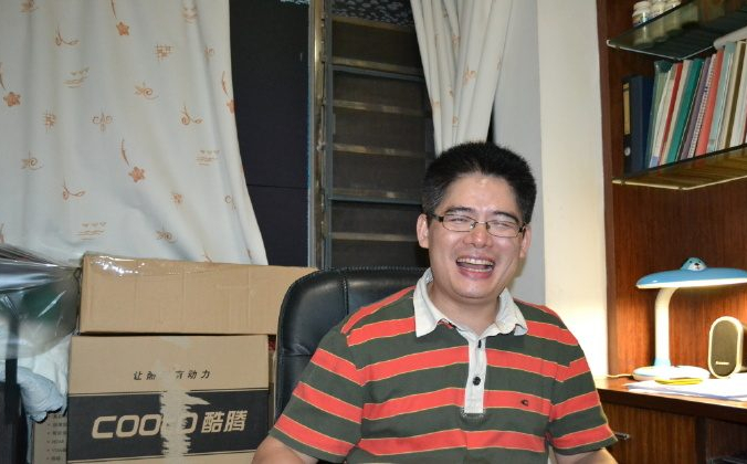 Цзэн Фэйян, директор Центра рабочих Панью, на фото без даты. (Weibo.com)