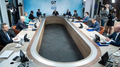 Лидеры G7 и их гостей на рабочем заседании во время саммита G7 в Карбис-Бэй, Корнуолл, Великобритания, 12 июня 2021 г. Brendan Smialowski/POOL/AFP via Getty Images