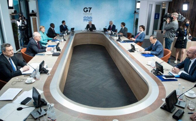 Лидеры G7 осудили нарушения прав человека в Китае и потребовали расследовать происхождение COVID-19 Лидеры G7 и их гостей на рабочем заседании во время саммита G7 в Карбис-Бэй, Корнуолл, Великобритания, 12 июня 2021 г. Brendan Smialowski/POOL/AFP via Getty Images