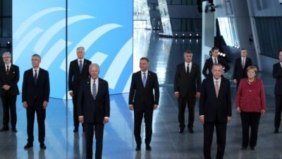 Главы государств и правительств НАТО на совместном фото во время саммита НАТО в штаб-квартире Североатлантического союза в Брюсселе, Бельгия, 14 июня 2021 г. Yves Herman / Pool / Reuters