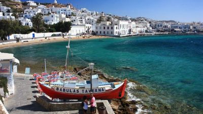 Для россиян изменили условия въезда в Грецию